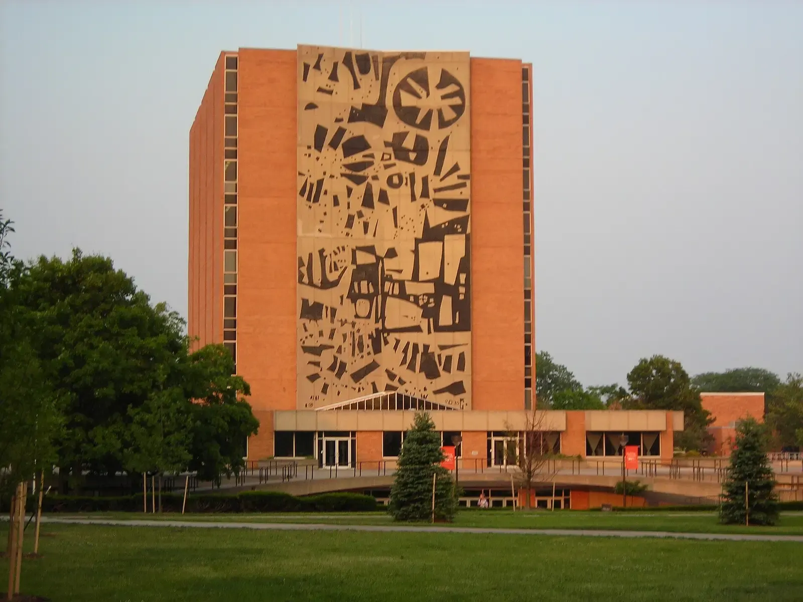 Bowling Green State University campus — Jerome Library